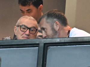 Iată o reformulare a titlului: “FCSB a ajuns la un acord pentru prima transferare a sezonului de iarnă! O situație neobișnuită: cine a condus discuțiile de negociere”.