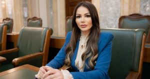 O femeie a atacat-o pe senatoarea Valentina Aldea cu o rangă