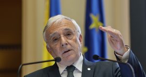 Guvernatorul Băncii Naționale a României, Mugur Isărescu, a făcut o declarație surprinzătoare referitoare la taxa pe valoarea adăugată, afirmând că nu preconizează o majorare a acesteia în anul următor. Declarația a venit ca răspuns la o întrebare legată de evoluția monedei europene.