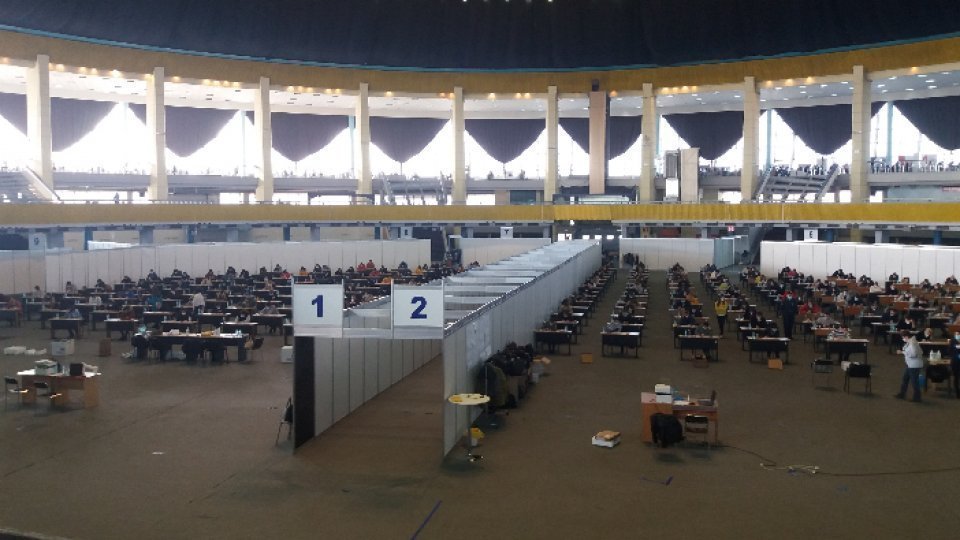 [ad_1] Peste 10.000 de candidați participă duminică la concursul de intrare în rezidențiat, cel mai mic număr de candidați din ultimii ani, pentru a obține unul dintre cele peste 5.000 de locuri și 295 de posturi în domeniile medicină, medicină dentară și farmacie