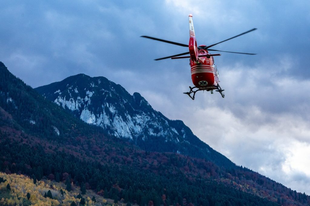 Piatra-Craiului-elicopter-Smurd-Salvamont-elicopter.jpg