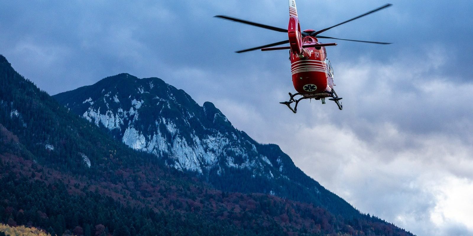 Piatra-Craiului-elicopter-Smurd-Salvamont-elicopter.jpg