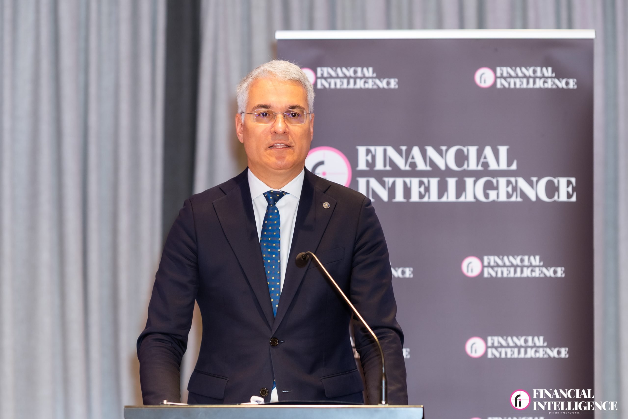 România, sub presiunea fondurilor europene: 11 miliarde de euro de absorbit în șase luni România se află sub o presiune majoră pentru a absorbi aproape 11 miliarde de euro din Planul Național de Redresare și Reziliență (PNRR) în următoarele șase luni