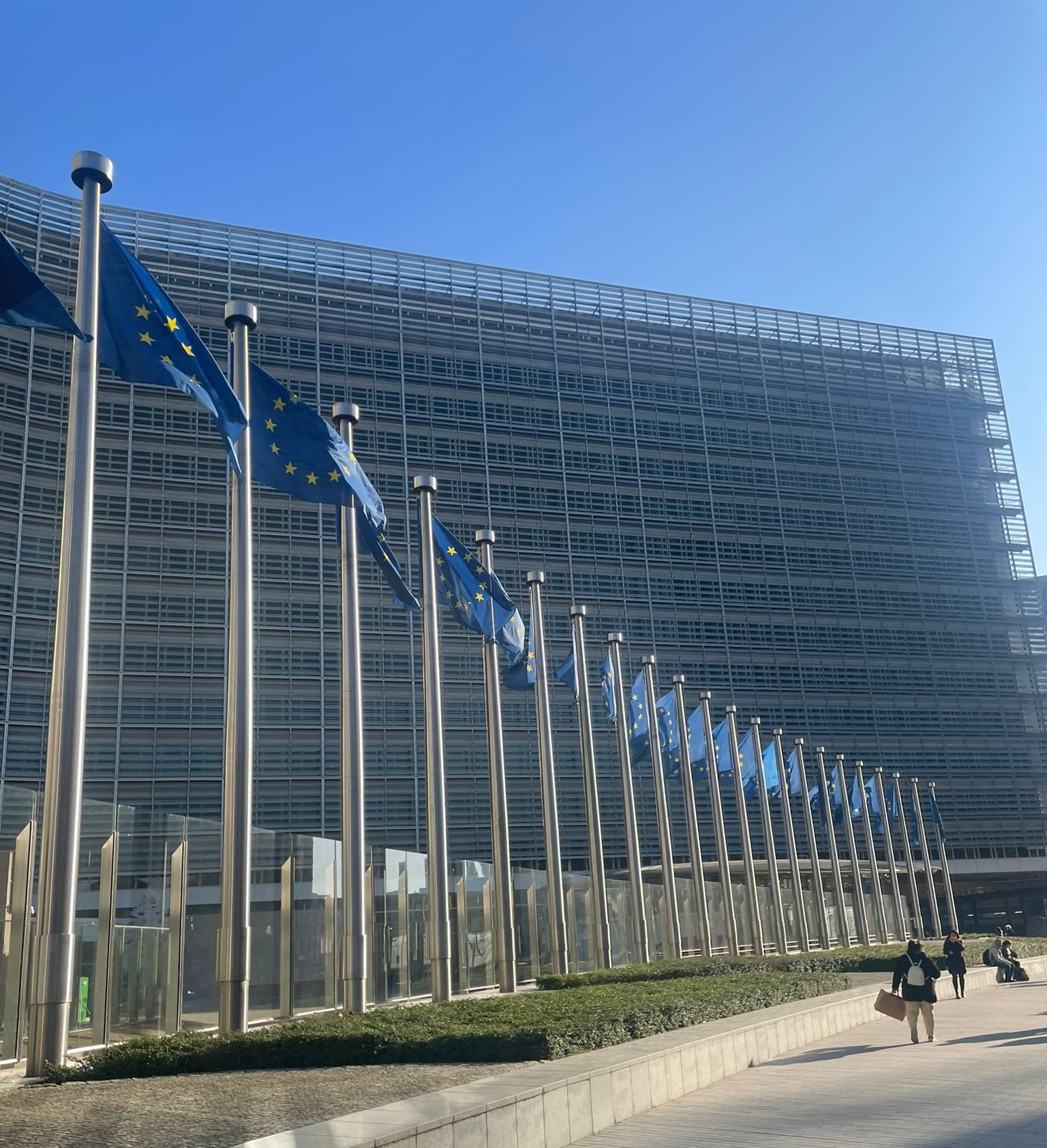 Plug de la UE pentru Est: Se Triplează Ajutorul Financiar Comisia Europeană a intensificat sprijinul acordat regiunilor estice care se învecinează cu Rusia, Belarus și Ucraina printr-o strategie cuprinzătoare adoptată miercurea aceasta