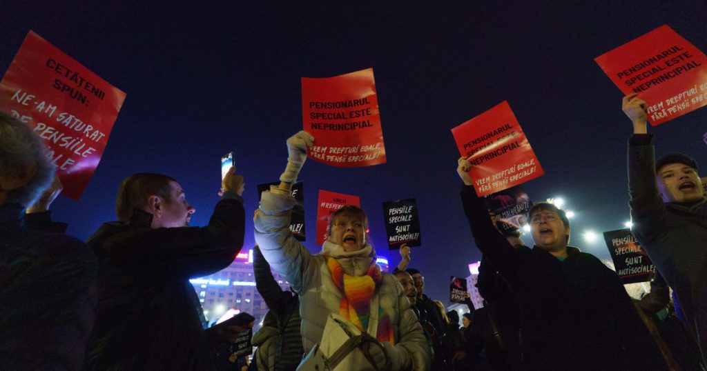 Protest în Piața Victoriei împotriva pensiilor speciale