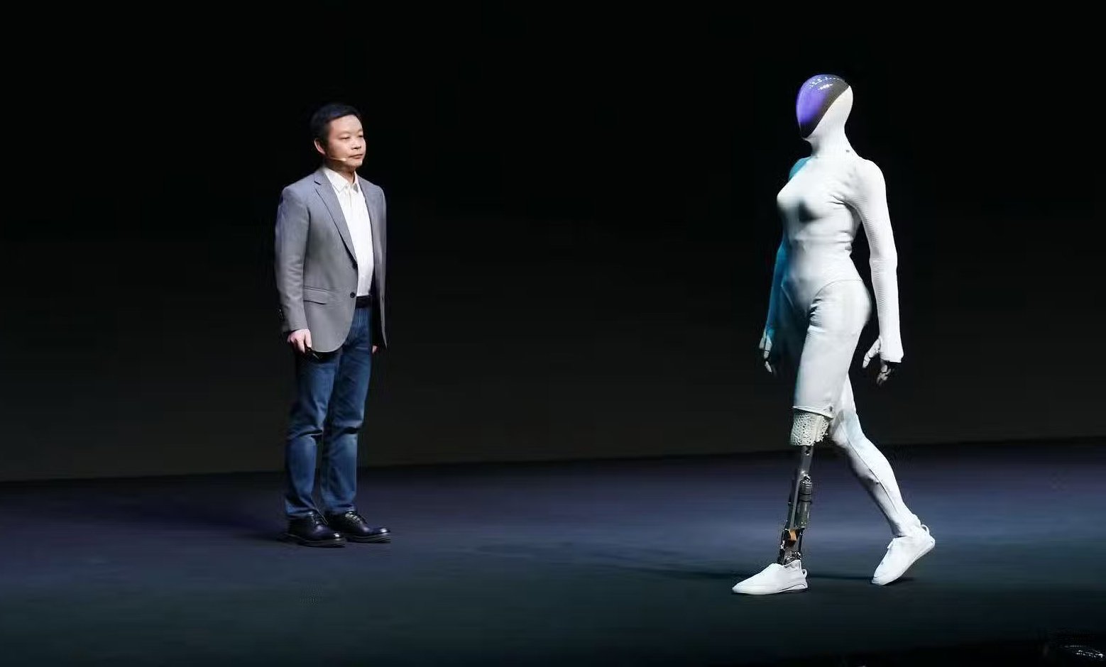 [ad_1] La evenimentul AI Day desfășurat la Guangzhou, compania chineză Xpeng a prezentat un robot umanoid extrem de realist, numit Iron