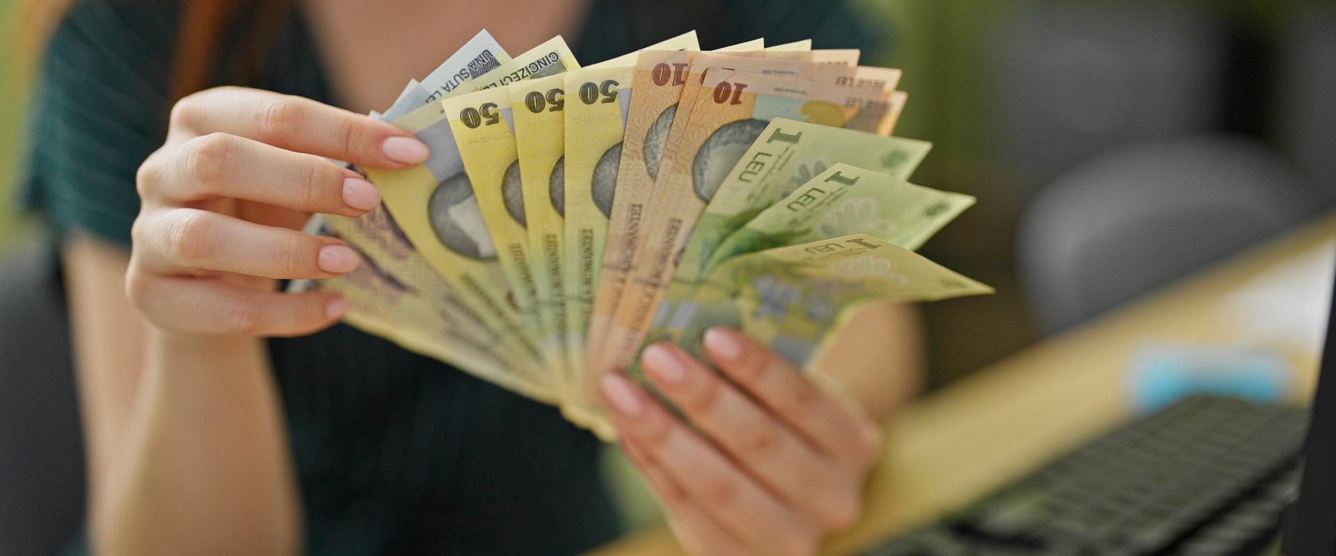 Salariul minim 2026: Coaliția de guvernare va discuta în decembrie 2025 inclusiv suma fără taxe (ministru)