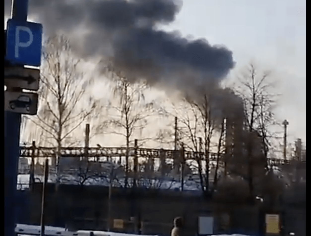 [ad_1] Forțele de Apărare ucrainene au atacat din nou rafinăria de petrol din Riazan, unele dintre cele mai mari din Rusia, joi seara
