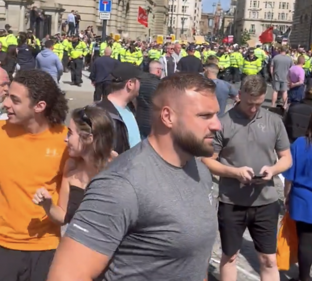 Obținerea statutului de rezident permanent în Marea Britanie va deveni mai complicată, perioada de calificare pentru permisul de ședere pe termen nelimitat fiind extinsă de la 5 la 10 ani