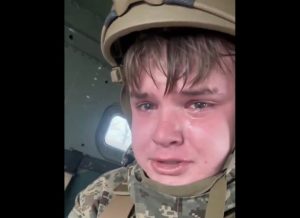 Clipurile cu militari ucraineni plângând sunt false