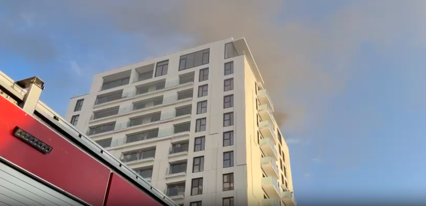 [ad_1] Șase persoane rănite în urma unui incendiu cu degajări masive de fum în Sectorul 5 al Capitalei Astăzi, 22 noiembrie, șase persoane au fost transportate la spital după ce un incendiu s-a izbucnit într-un apartament de pe strada Sg