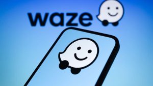 Waze a convertit telefonul într-o stație legală de avertizare radar
