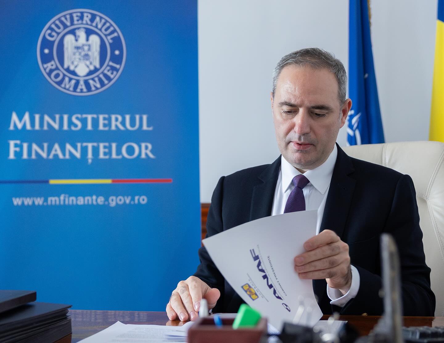 Ministrul Finanţelor, Alexandru Nazare, a anunţat într-un comunicat postat pe pagina sa de Facebook că agenția de evaluare financiară Fitch va publica pe 13 februarie anunțul privind evaluarea ratingului României