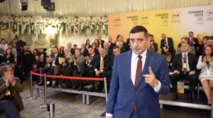Simion, reconfirmat în fruntea partidului extrem de naționalist AUR după candidatură independentă / Doar 17 delegați din peste 1000 au fost împotrivă