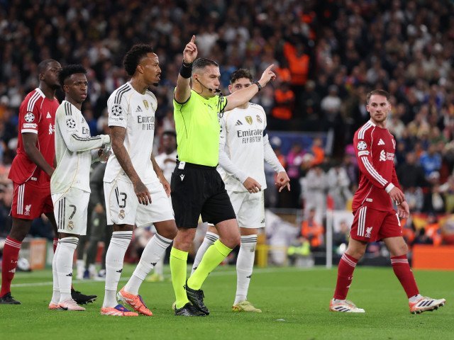 [ad_1] În lumea fotbalului, arbitrii joacă un rol crucial în desfășurarea meciurilor, iar tehnologia VAR (Video Assistant Referee) a devenit un instrument esențial în luarea deciziilor corecte