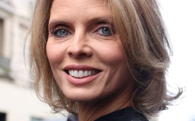 Sur les trois enfants de Sylvie Tellier (Miss France), un seul scolarisé dans le public ! Elle s'explique : "Je suis fan du privé, fan de l'uniforme"