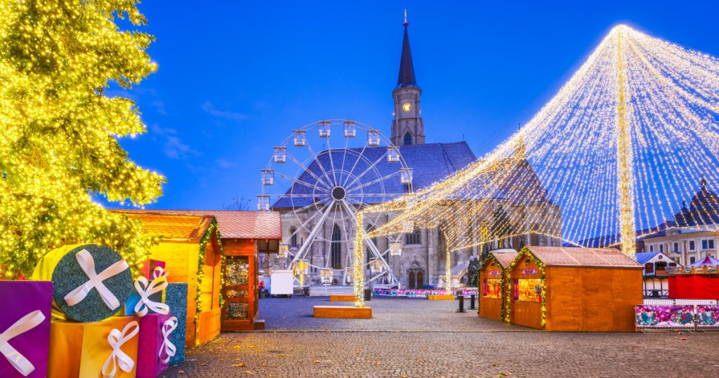 [ad_1] Începând de vineri, 21 noiembrie, Piața Unirii din Cluj-Napoca se transformă într-un decor festiv de iarnă, odată cu inaugurarea târgului de Crăciun, care va rămâne deschis până pe 1 ianuarie 2026