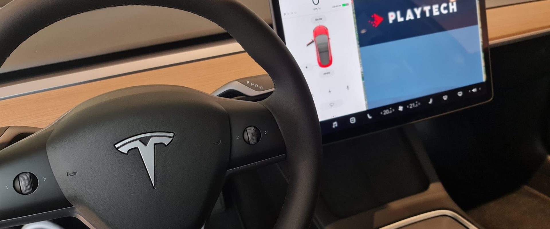 Tesla-2025-Playtech.jpg