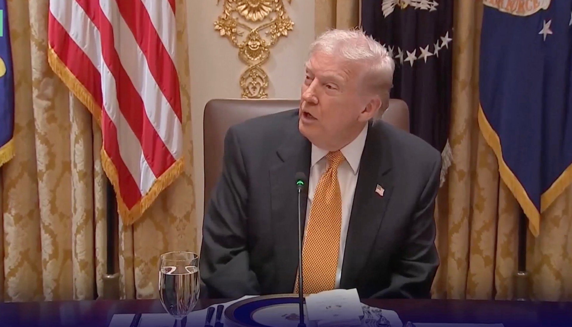 Donald Trump și-a pierdut glasul după ce a strigat în timpul unei dezbateri despre comerț / „Am țipat la unii oameni pentru că sunt neinițiați”, a recunoscut liderul SUA