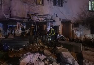 VIDEO: Explozie puternică într-un apartament din Buftea, pompierii caută supraviețuitori sub dărâmături