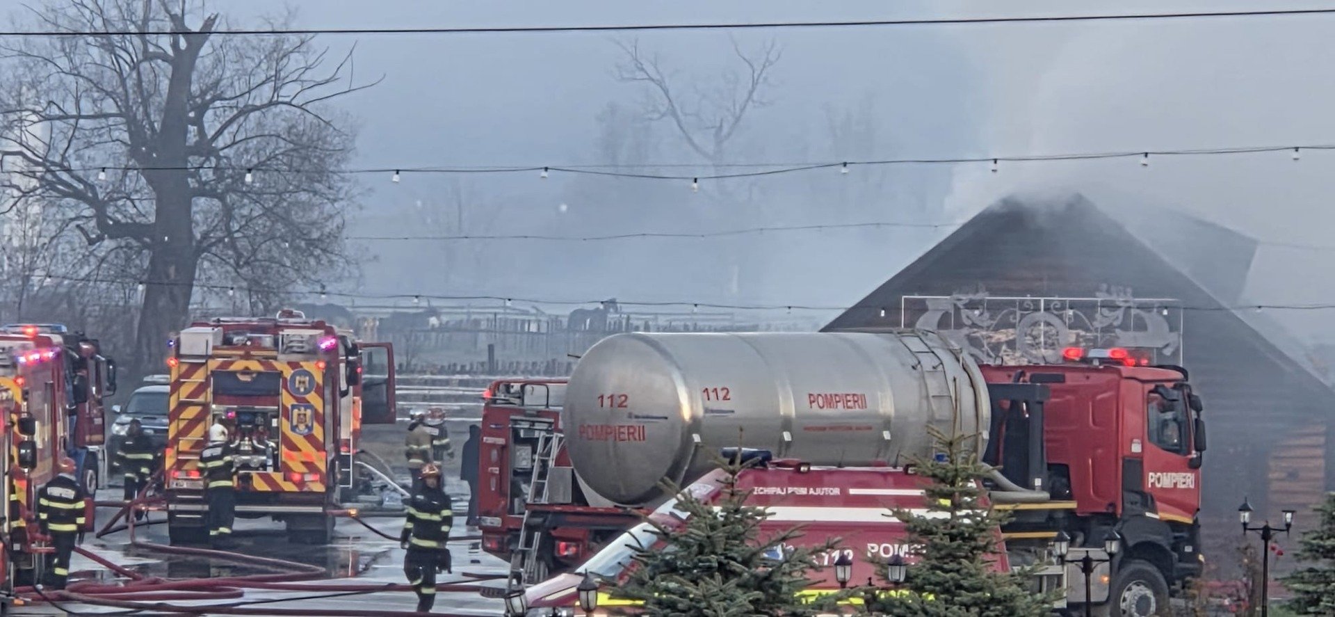 Imagini de la un incendiu la o pensiune din Gura Humorului: o persoană găsită decedată carbonizată