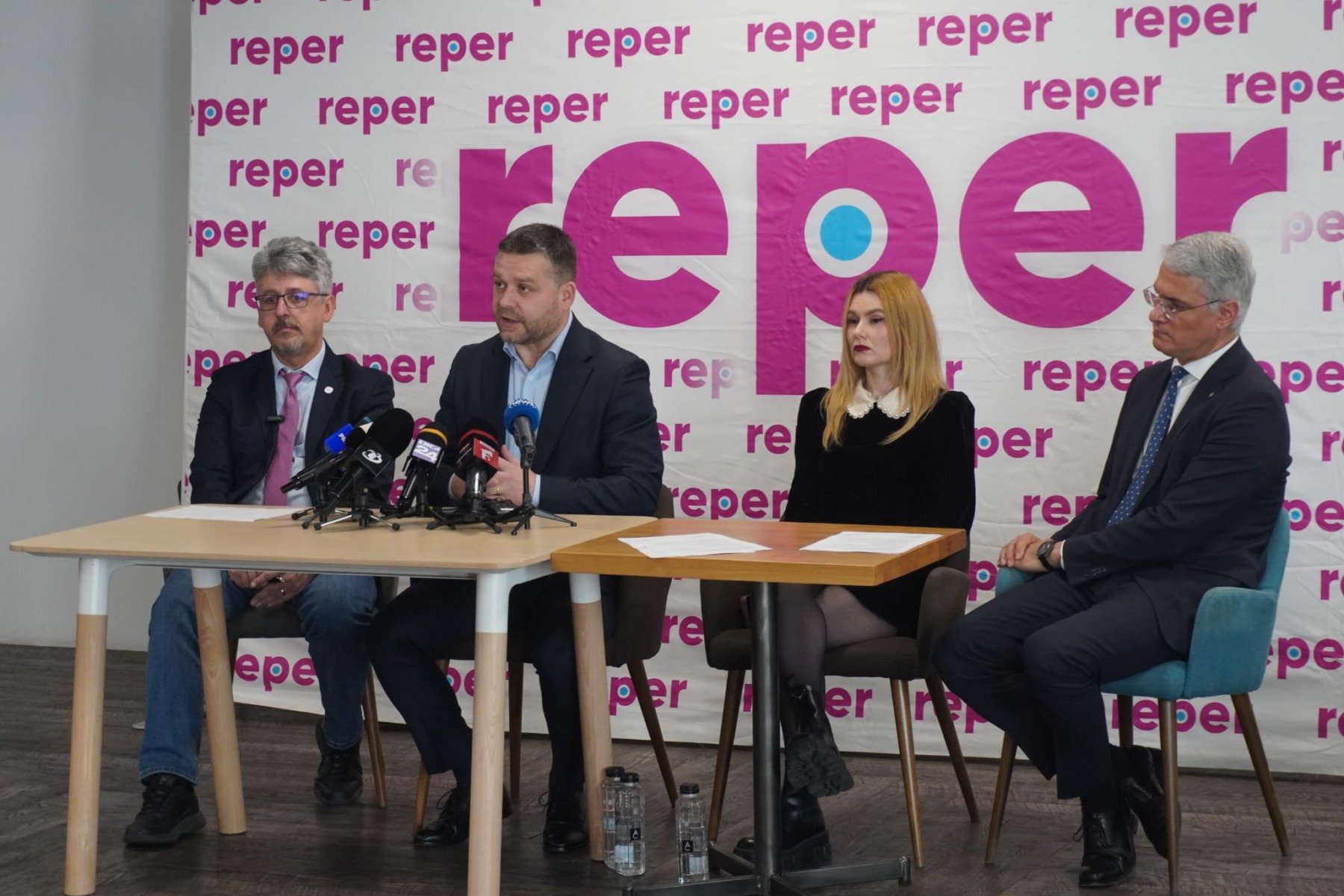 [ad_1] Partidul REPER și candidatul Ciprian Ciucu au semnat un protocol de colaborare pentru alegerile la Primăria Capitalei, marcând începutul unei parteneriate durabile bazate pe valori comune, experiență și o viziune clară: un București administrat responsabil, cu orientare pro-europeană și instituții care să servească interesul cetățenilor