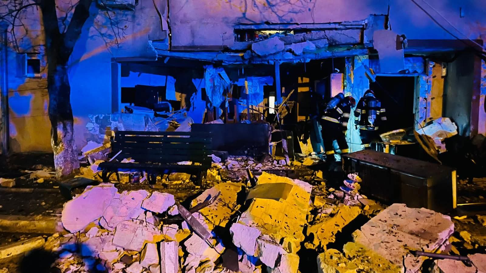 [ad_1] Trei persoane au fost rănite în urma unei explozii survenite într-un apartament din orașul Buftea, județul Ilfov