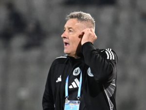 ”Mă surprinde și pe mine” + Numele rostit