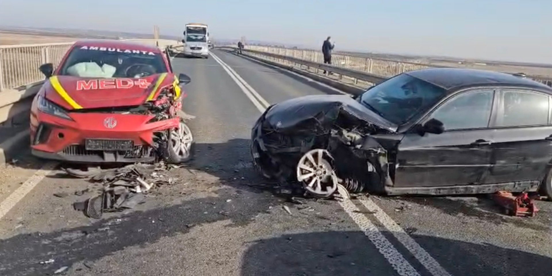 [ad_1] Polițiștii din Timiș au extins investigațiile în cazul accidentului rutier produs sâmbătă, în care a fost implicată și o ambulanță în care se aflau doi pacienți pentru dializă