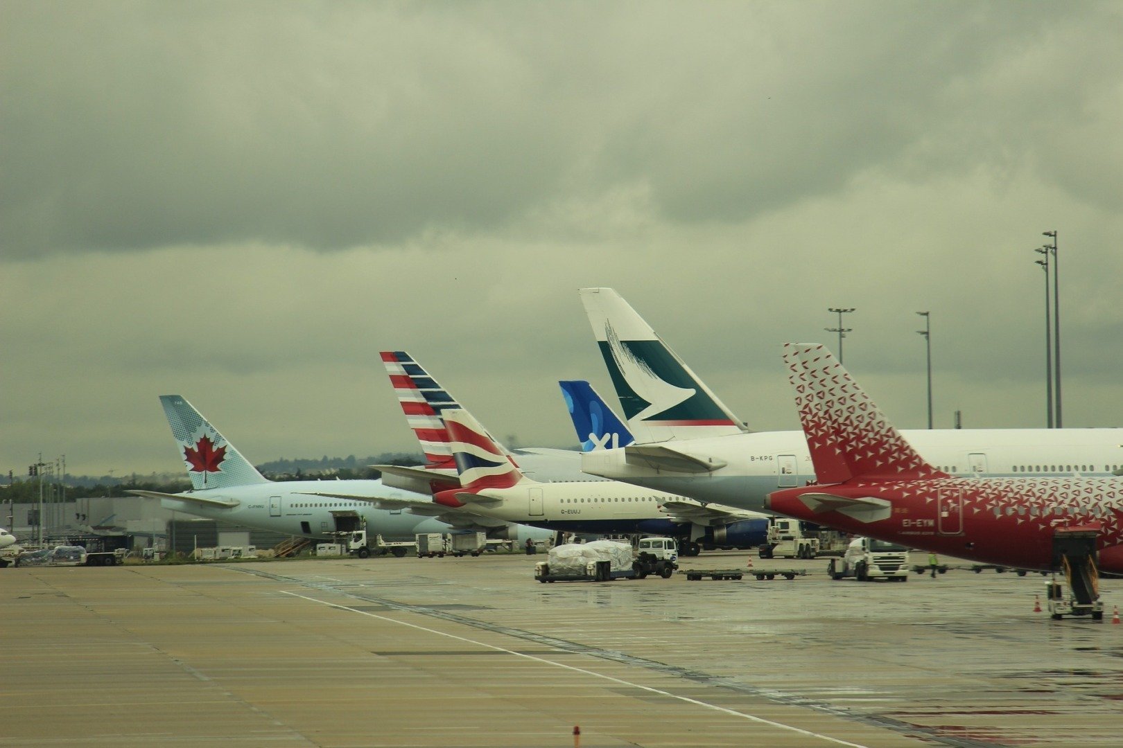 [ad_1] Administrația Federală a Aviației (FAA) din Statele Unite a anunțat că intenționează să reducă cu 10% traficul aerian de pe 40 de aeroporturi importante începând de vineri, din cauza unor probleme în controlul traficului, dacă până atunci nu se va încheia blocajul bugetar generat de lipsa unui buget aprobat de Congres, relatează o agenție de știri citată de agenția de știri Agerpres