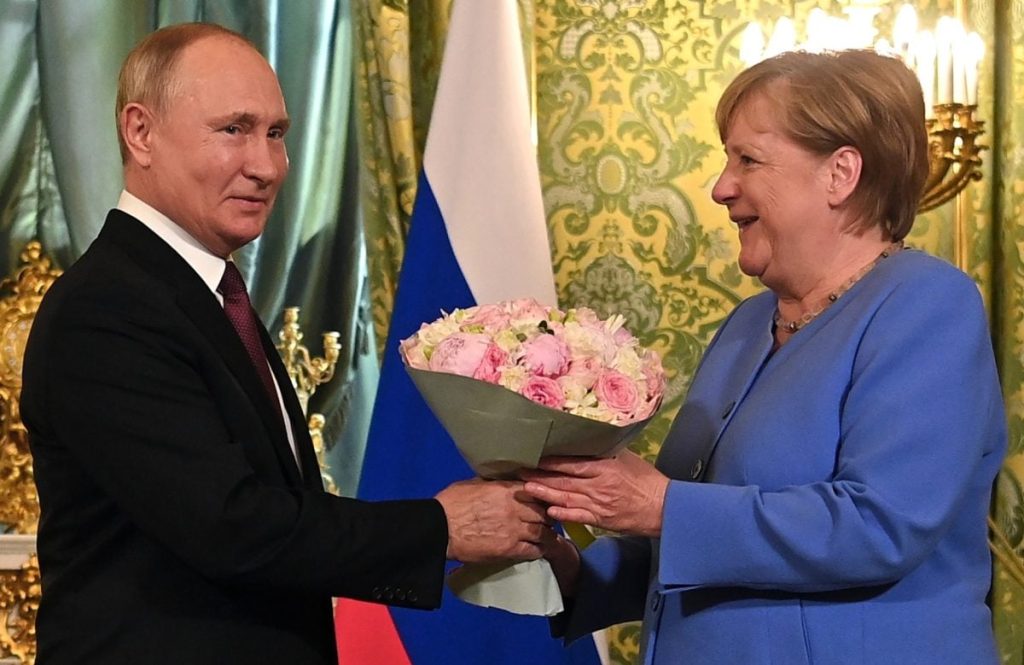 angela-merkel-vladimir-putin-e1654663048851.jpg