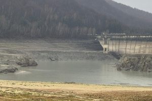 Antena3: Causale pentru lipsa apei potabile pentru zeci de mii de locuitori din Prahova și posibile suspendări ale cursurilor școlare, conform prefecturii