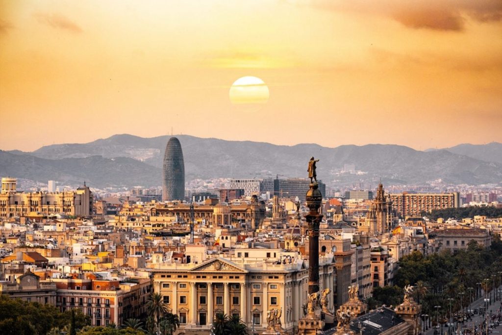 barcelona-spania-pexels-scaled-e1649425827685.jpg