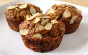 Brioșe cu dovleac pline de proteine – un desert hrănitor pentru micul dejun, gustos și consistent, ideal pentru o gustare rapidă la serviciu