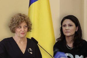 İntâlnire cu Carmen Uscatu, fondatoarea iniţială a organizaţiei caritabile „Dăruiește Viață”, aceasta aduce la cunoştinţă faptul că vicepremierul Oana Gheorghiu nu a demisionat dintr-un post cheie în cadrul Asociaţiei, ceea ce în opinia sa reprezintă o situaţie de incompatibilitate.