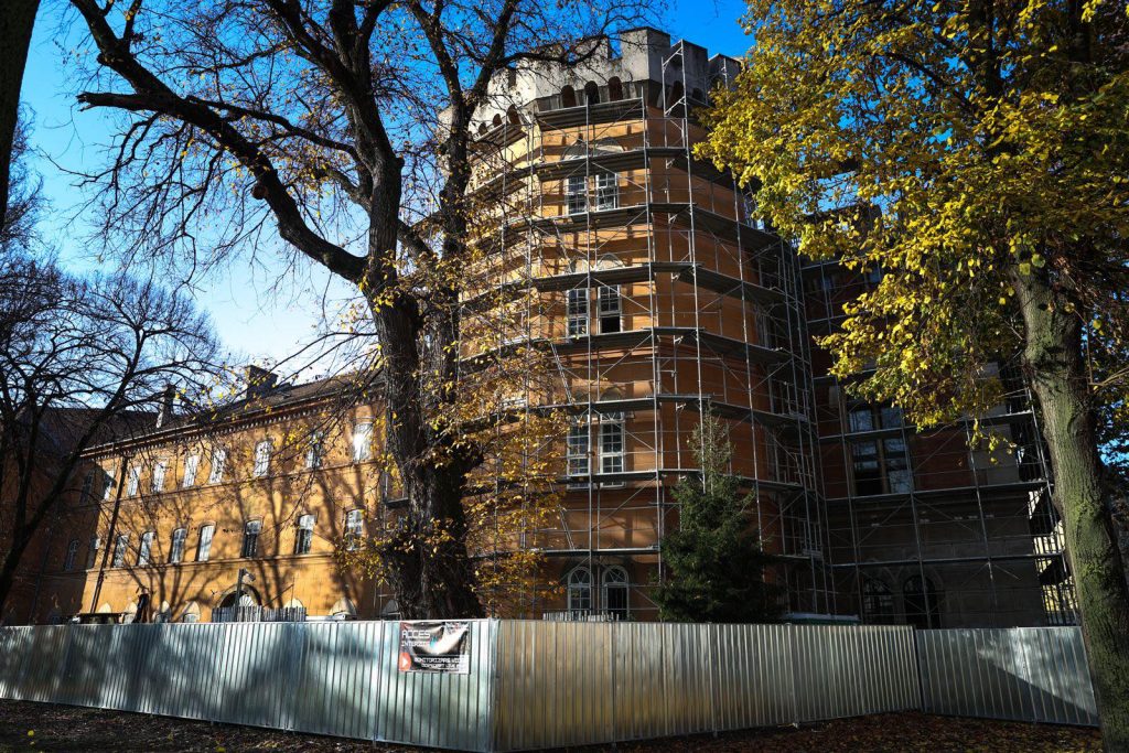 Castelul Huniade din Timișoara, cea mai veche construcție din oraș, va fi redeschis după o reabilitare integrală până în 2028, după 18 ani în care a fost închis publicului