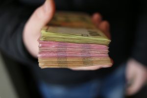 Procese privind evaziune fiscală de aproape 5 milioane de lei în domeniul întreținerii și îngrijirii spațiilor, implicând firme-fantomă transferate ulterior pe numele unor persoane cu situație precară