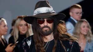 Billy Ray Cyrus și fiica lui văd oameni morți