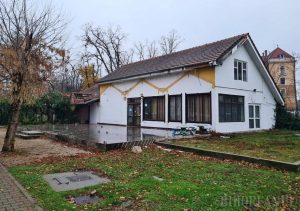 Primăria Oradea achiziționează cu 120.000 de euro o clădire din Parcul Bălcescu, deși trebuia să o primească gratuit pentru demolare; în interior a fost amenajat un restaurant