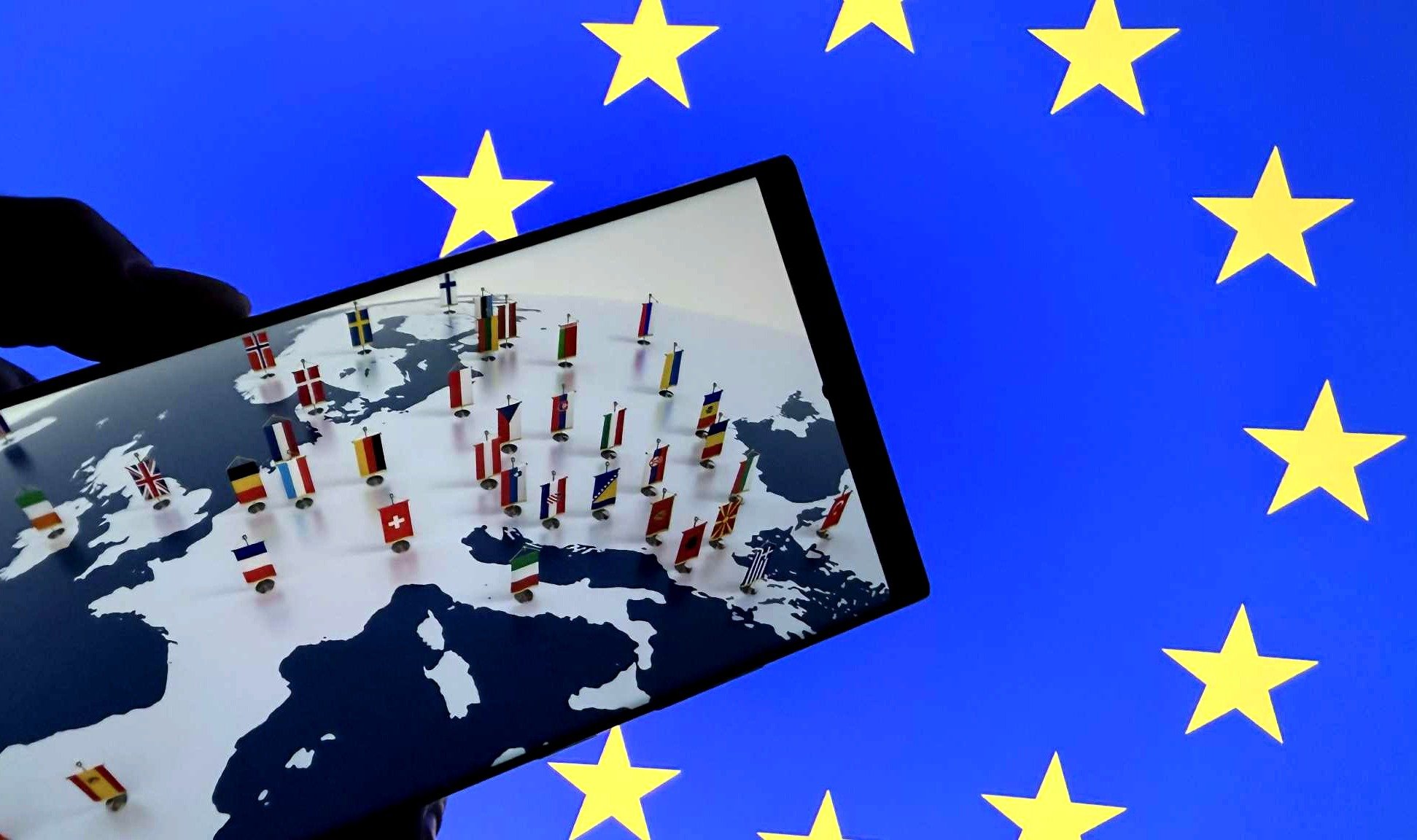 [ad_1] Comisia Europeană intenționează să revizuiască legislația privind protecția datelor și reglementarea inteligenței artificiale, în cadrul inițiativei „Digital Omnibus”