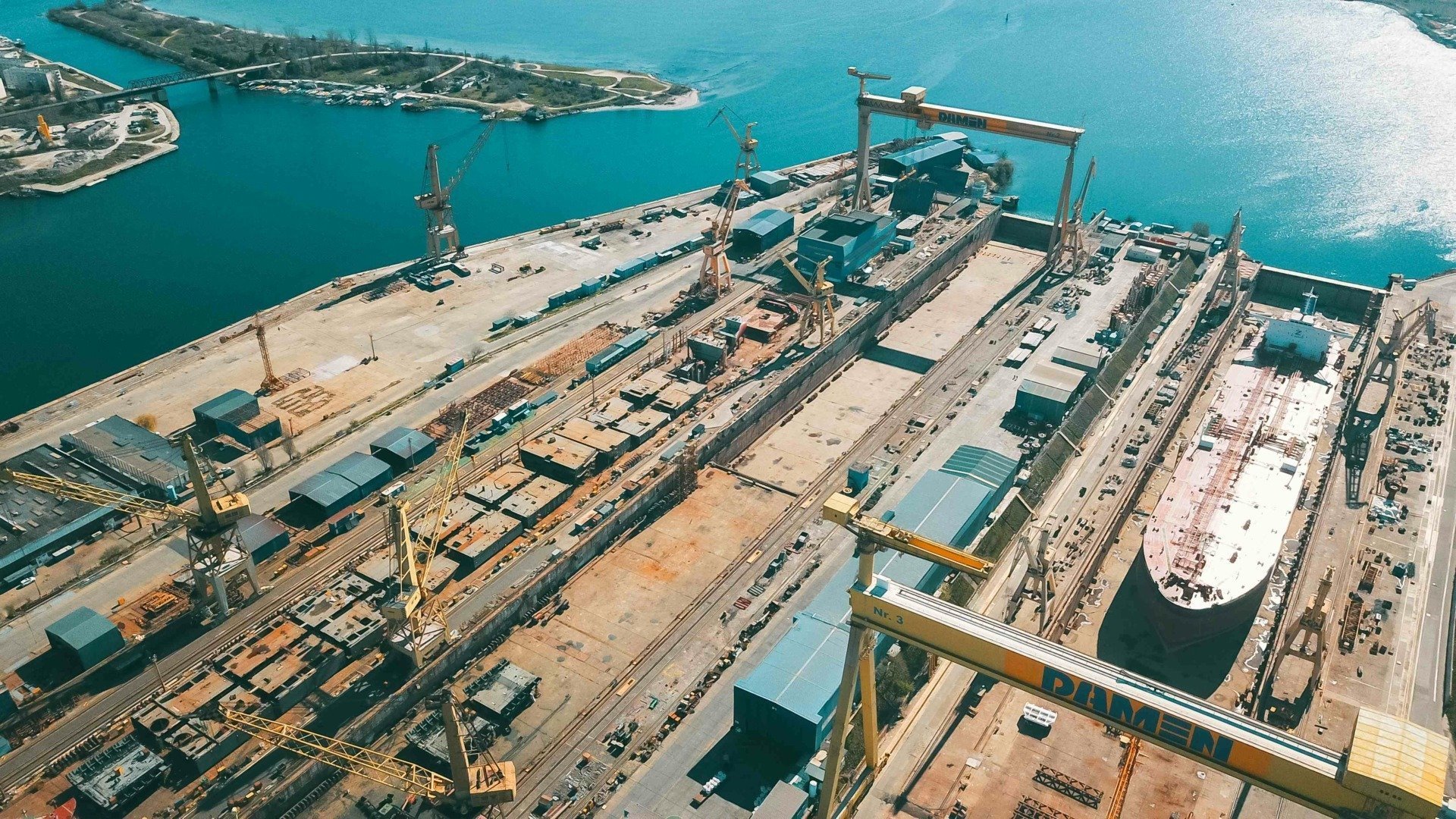 [ad_1] O acțiune judiciară a fost demarată luni împotriva celui mai mare șantier naval din Olanda, Damen Shipyards, un important jucător din sectorul apărării, fiind suspectat că a încălcat sancțiunile impuse Moscovei după invadarea Ucrainei