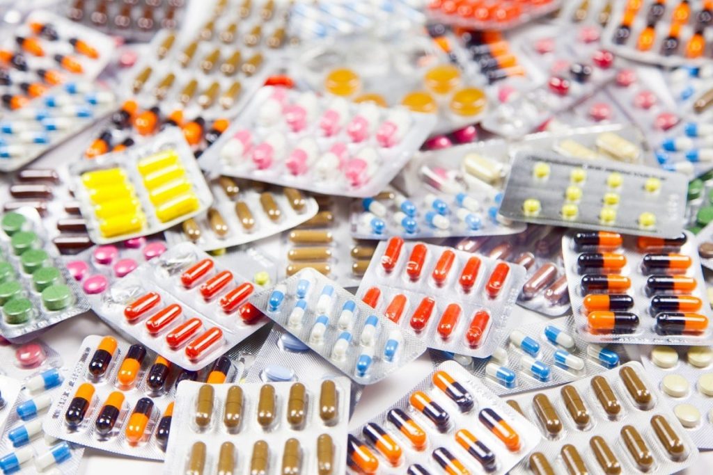 [ad_1] Autoritățile olandeze anchetează cel puțin 49 de decese care ar putea fi legate de o farmacie online ilegală, Funcaps.nl, ale cărei administratori sunt acuzați că au comercializat medicamente fără autorizație, conform agenției de știri Reuters, citată de MEDIAFAX