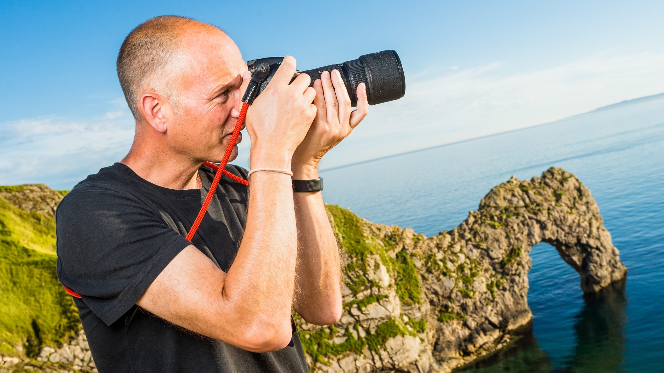 [ad_1] Butoanele configurabile și modurile C1, C2, C3 de pe aparatele foto mirrorless și DSLR moderne reprezintă funcții esențiale pentru optimizarea fluxului de lucru