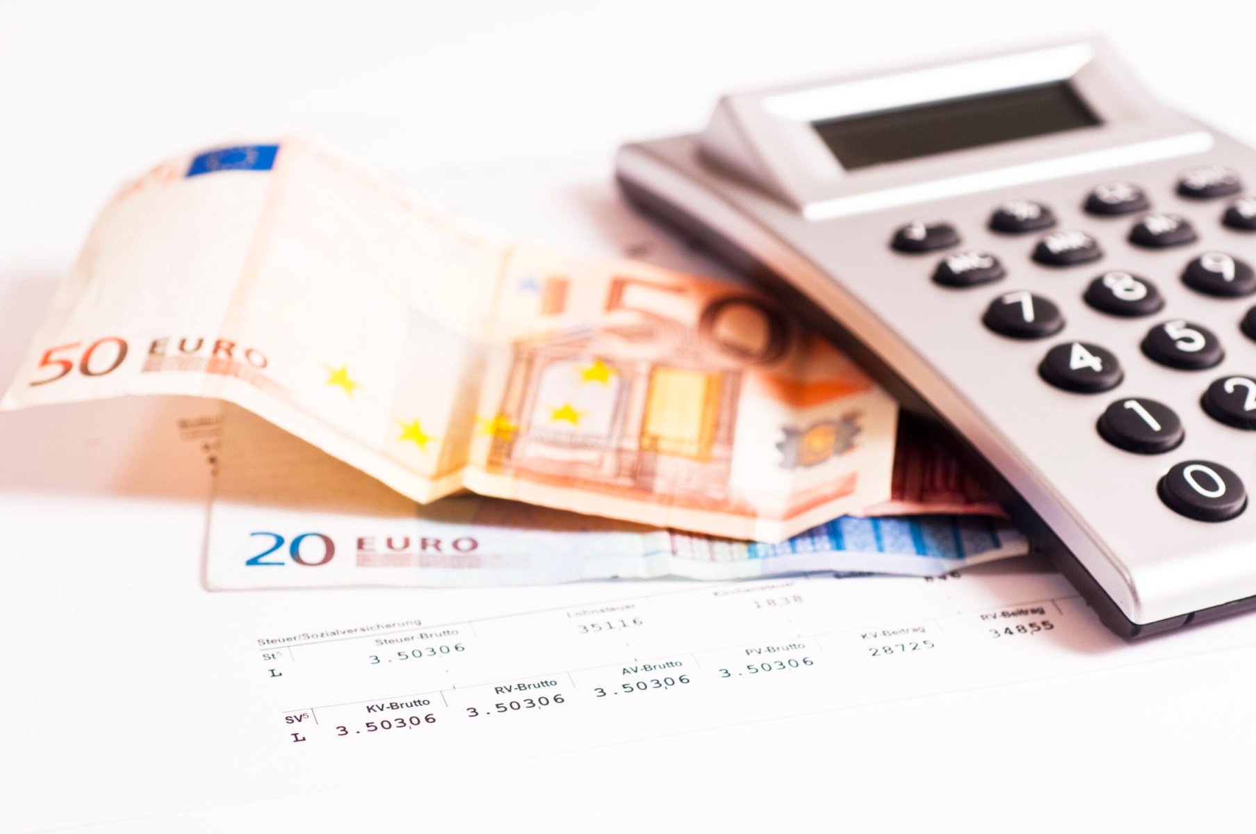 PIB-ul a înregistrat o reducere de 0,2% în al treilea trimestru al anului 2025 / FMI a ajustat în jos estimările privind creșterea economică a României și pentru anul următor