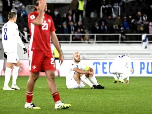 Echipele au suferit o înfrângere rușinoasă pe teren propriu, fiind învinse de o echipă clasată pe locul 166 la nivel mondial, și, în urma acestui rezultat, au fost eliminate de la Turneul Mondial.