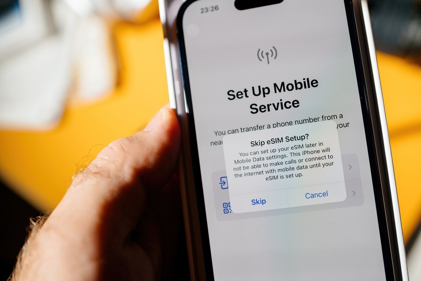 [ad_1] Tranziția spre tehnologia eSIM a avut un impact semnificativ asupra utilizatorilor de smartphone-uri, în special pentru deținătorii de iPhone