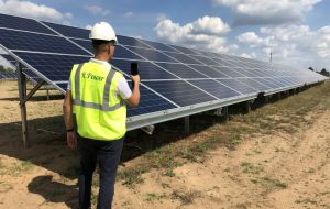 Prosumatorii salută OUG 59/2025 ca fiind cea mai avansată lege din domeniul energetic și promovează introducerea comunităților de energie în România, în timp ce asociația le cere autorităților să nu o modifiche în mod nejustificat