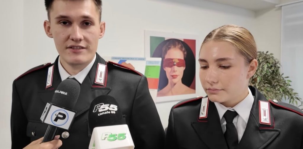 Video: Doi frați din România și-au realizat visul din copilărie, devenind membri ai forțelor de ordine; Ștefan și Ștefania povestesc despre valorile familiale care i-au ghidat în drumul spre carabinieri