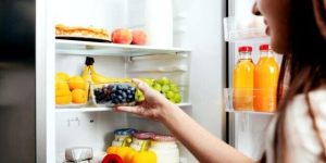 Acțiuni simple pentru a reduce facturile la jumătate, inclusiv impactul nedepășirii curățeniei frigiderului asupra consumului de energie