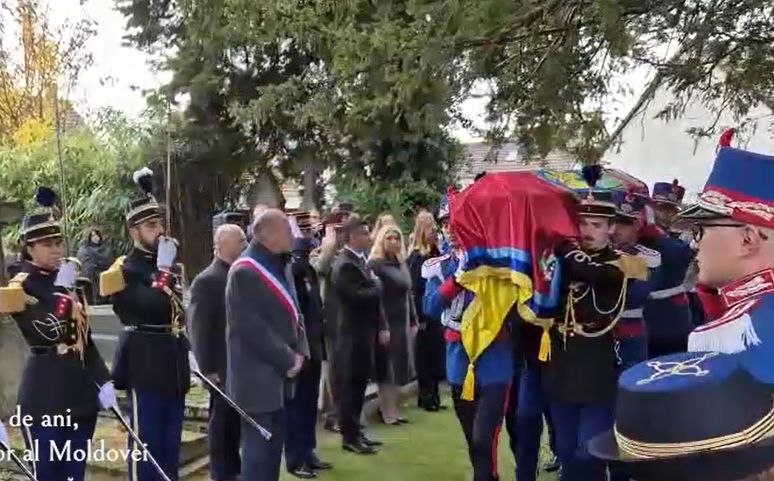 [ad_1] Rămășițele pământești ale ultimului domnitor al Principatului Moldovei, Grigore Alexandru Ghica, au fost dezgropate vineri din Franța și urmează să fie aduse în această seară la București, cu o cursă Tarom